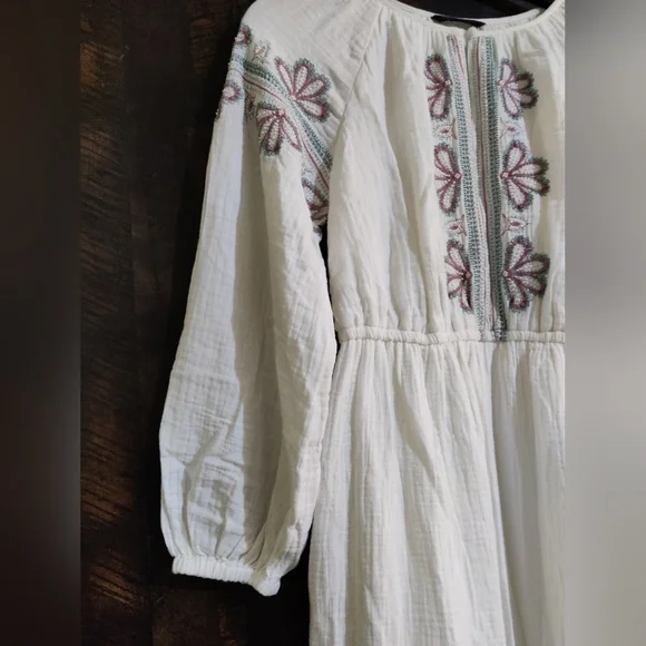 Women's Dress - Picture 3 of 11